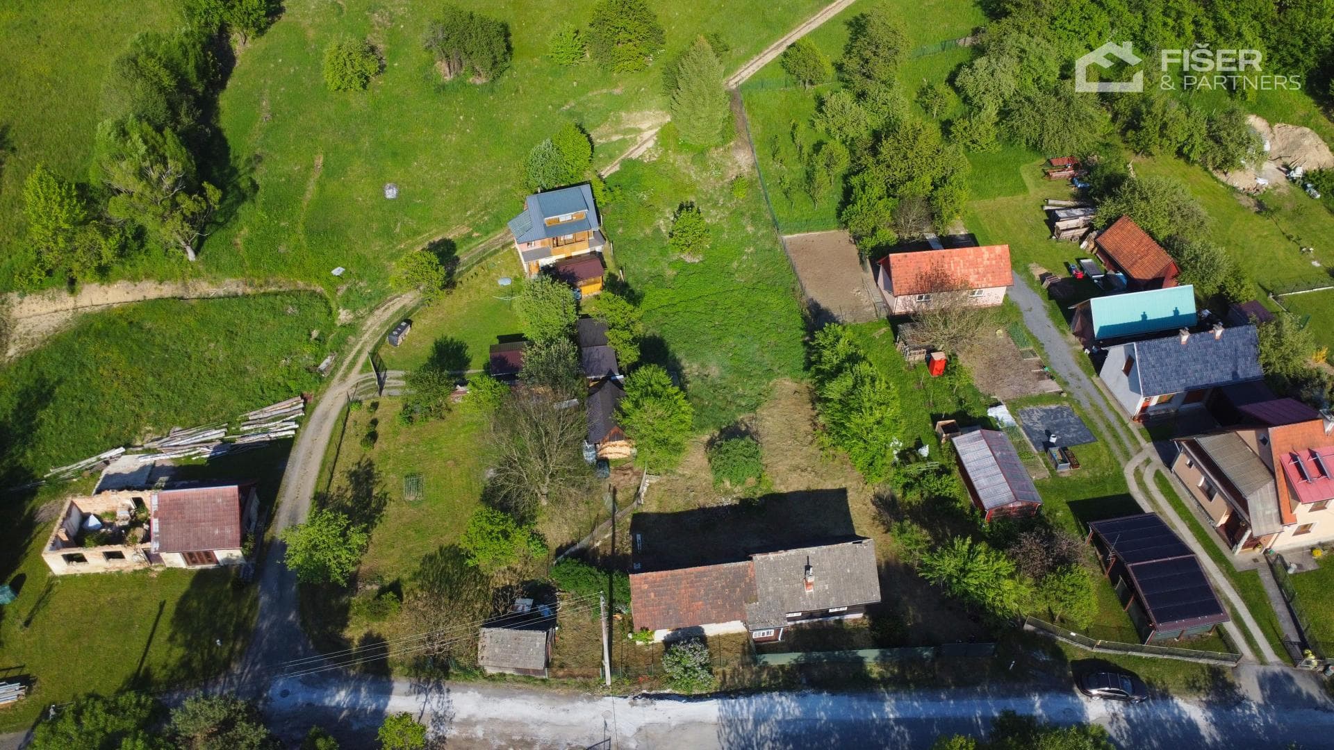 Stavební pozemek 1486 m2 s č.p. Huslenky - Kychová